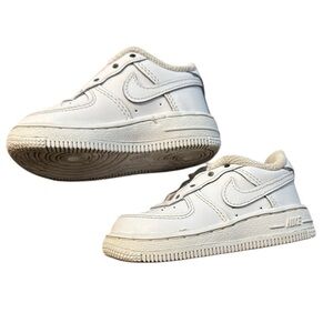 Nike White Sneakers Classic Air Force 1 Design